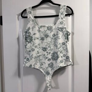 Francesca's Collections White and Gray Floral Bodysuit